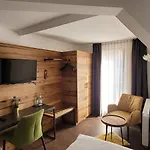 فندق Zum Ehem. Koenigl. Bayr. Forsthaus فالدزاسن